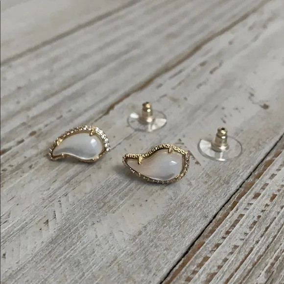 Kendra Scott Temple Stud Earrings Gold NEW - Picture 4 of 8